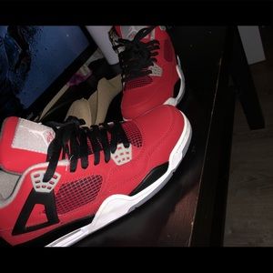 Jordan Toro 4